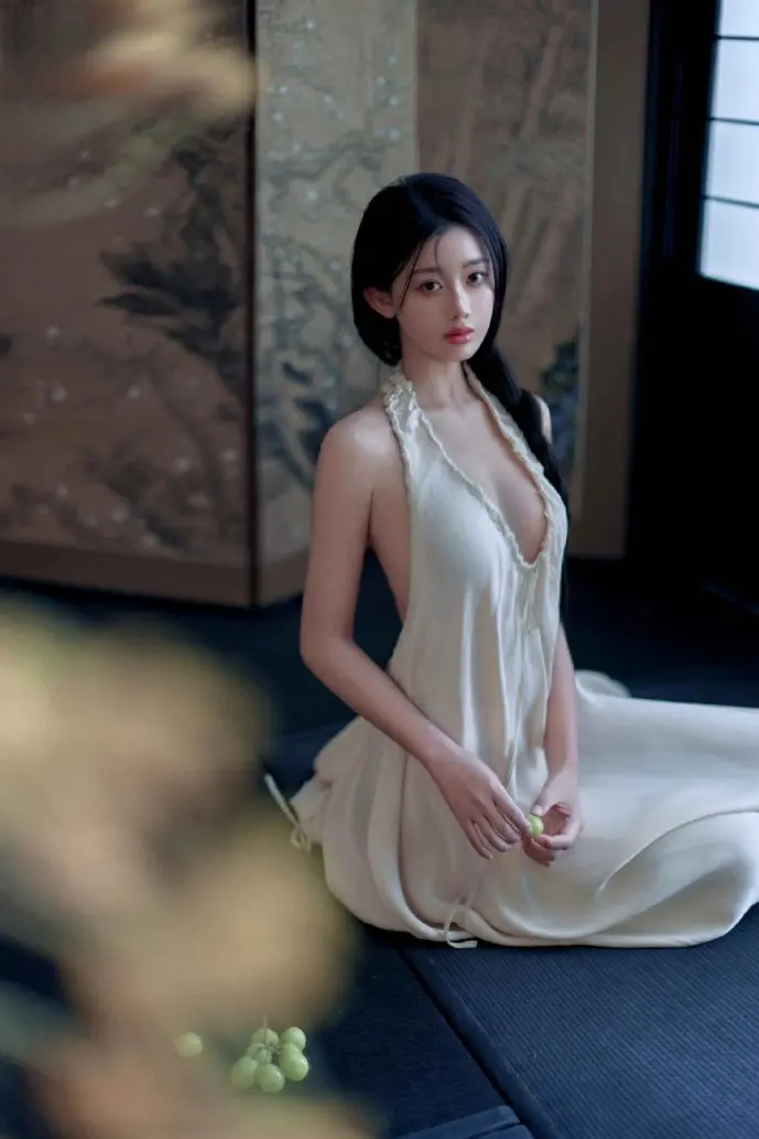 手机放大镜下的昆虫复眼